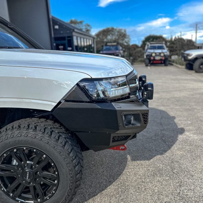 HAMER King series bull bar for Toyota Landcruiser 300 Series (2021 – Present) - Image 4